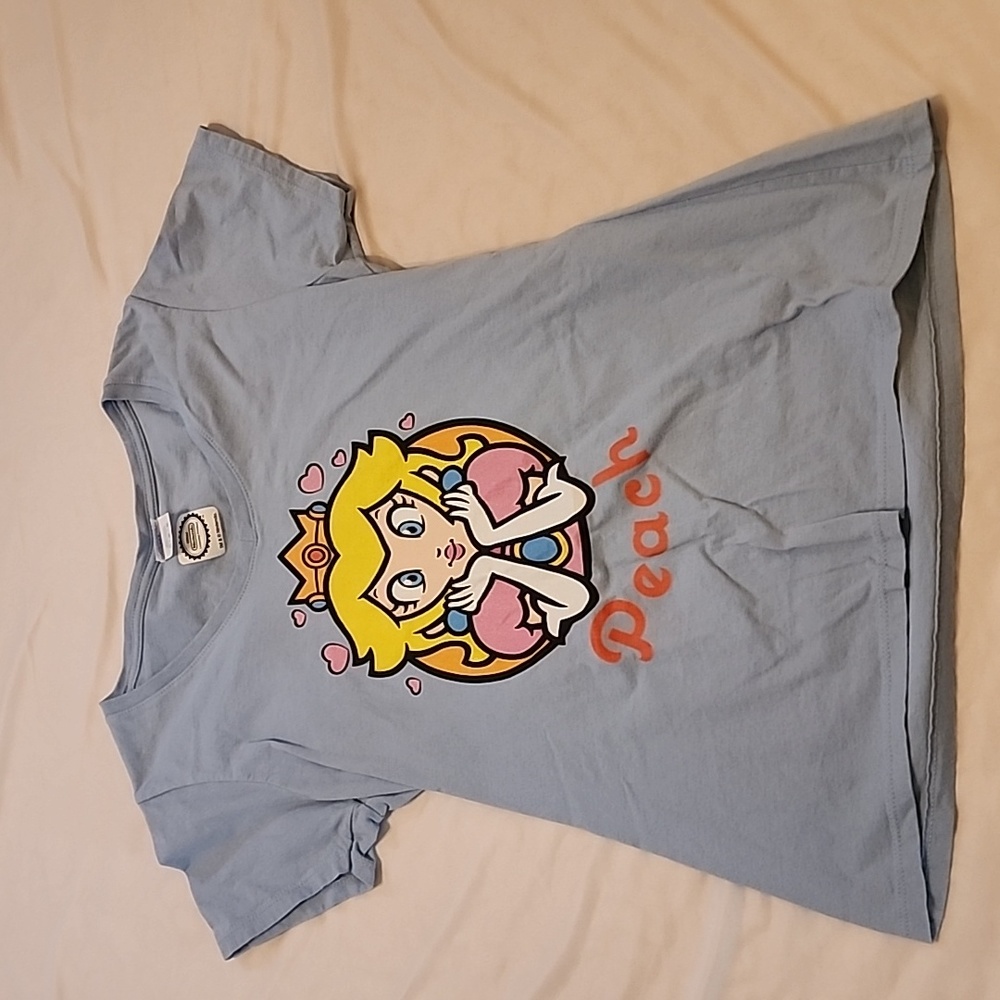 Nintendo Peach tshirt, womens medium